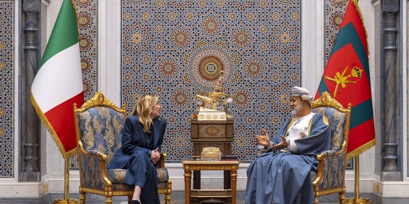 جلالةُ السُّلطان يستقبلُ رئيسة الوزراء الإيطالية ويعقدان جلسة مباحثات