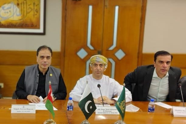 كراتشي: القنصل العام يشارك في جلسة تفاعلية حول فرص الاستثمار في عمان كراتشي: القنصل العام يشارك في جلسة تفاعلية حول فرص الاستثمار في عمان