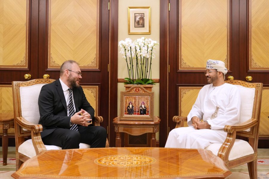 وزير الخارجية يودّع السفير الروماني ويتسلّم نسخة من أوراق اعتماد السفير الياباني وزير الخارجية يودّع السفير الروماني ويتسلّم نسخة من أوراق اعتماد السفير الياباني