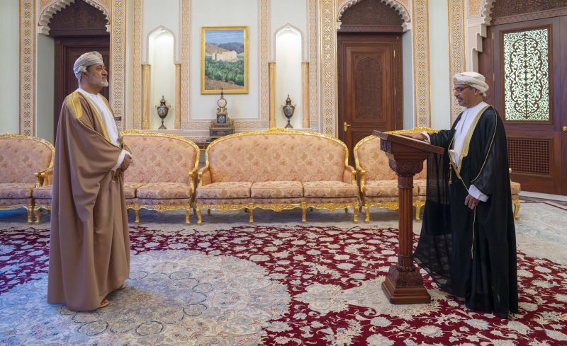 أمام المقام السّامي.. عددٌ من أصحاب السُّمو والمعالي يؤدون قسم اليمين