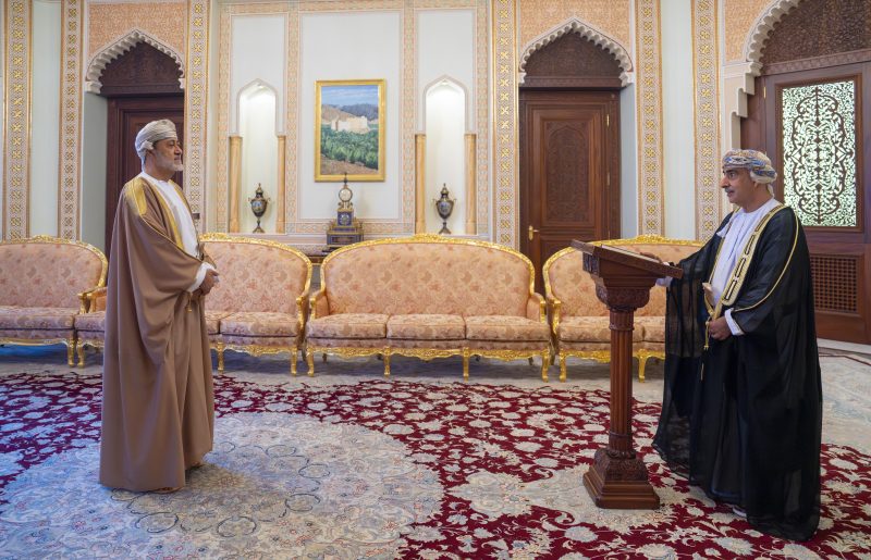 أمام المقام السّامي.. عددٌ من أصحاب السُّمو والمعالي يؤدون قسم اليمين