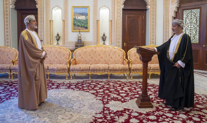 أمام المقام السّامي.. عددٌ من أصحاب السُّمو والمعالي يؤدون قسم اليمين