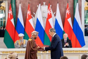 جلالةُ السُّلطان المعظّم والرئيسُ الرّوسي يشهدان التّوقيع على اتفاقيّةٍ وبرتوكولٍ و9 مذكّرات تفاهم