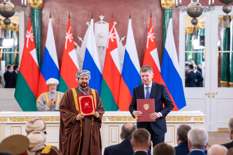 جلالةُ السُّلطان المعظّم والرئيسُ الرّوسي يشهدان التّوقيع على اتفاقيّةٍ وبرتوكولٍ و9 مذكّرات تفاهم