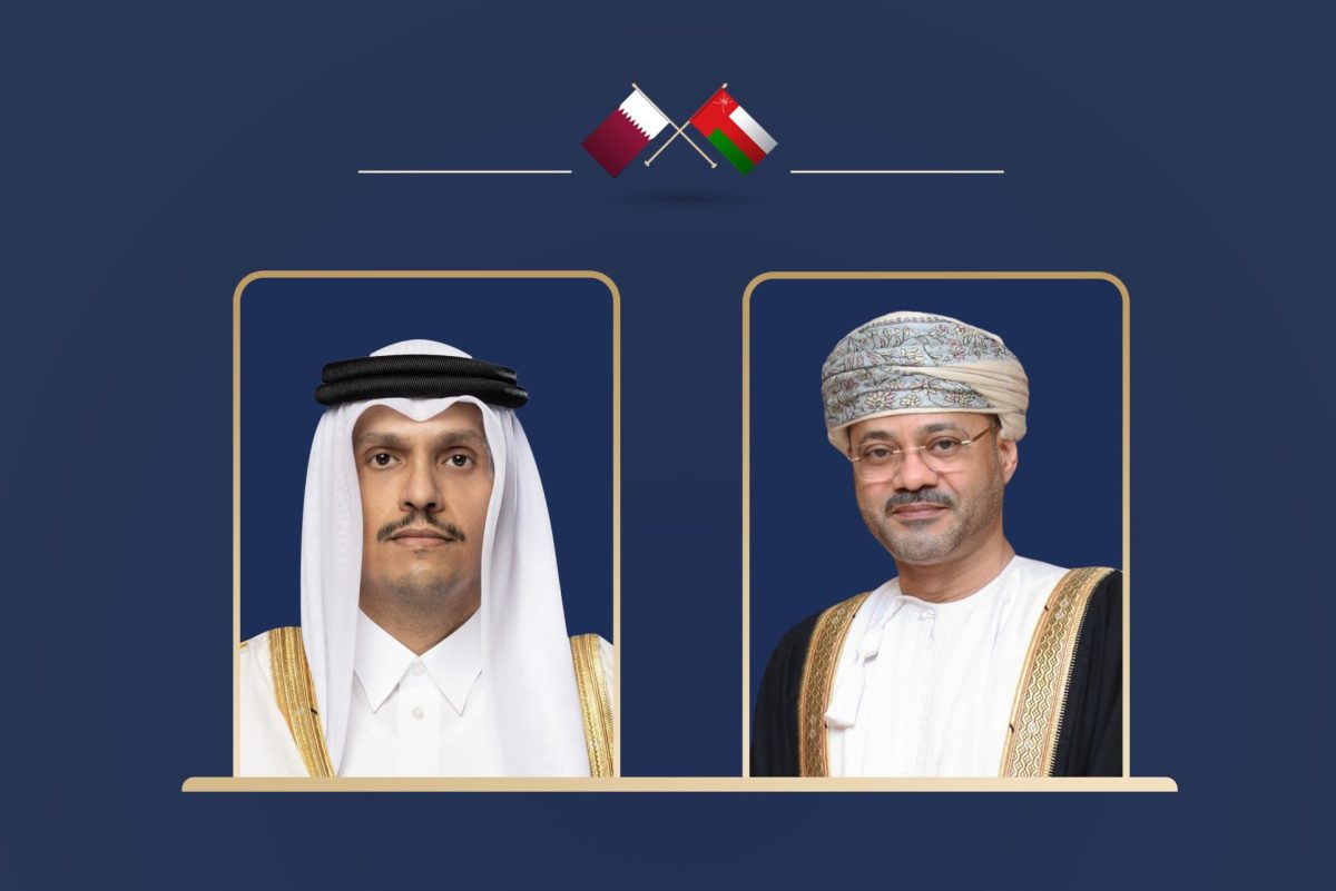 معالي السيد وزير الخارجية يبحث التطورات الإقليمية مع رئيس الوزراء القطري