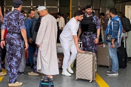 وزارة الخارجية تواصل إجلاء المواطنين العمانين من إيران وزارة الخارجية تواصل إجلاء المواطنين العمانين من إيران