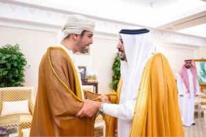 السعودية: أمير منطقة القصيم يستقبل السفير العماني