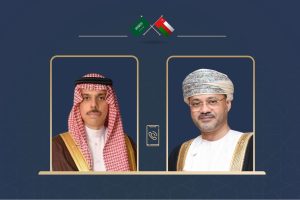 وزير الخارجية يتلقى اتصالا هاتفيا من نظيره السعودي