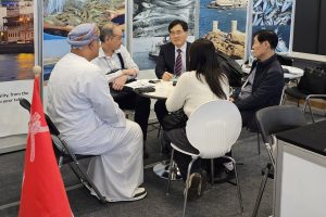 كوريا الجنوبية: السفارة تشارك في معرض بوسان للأحياء المائية