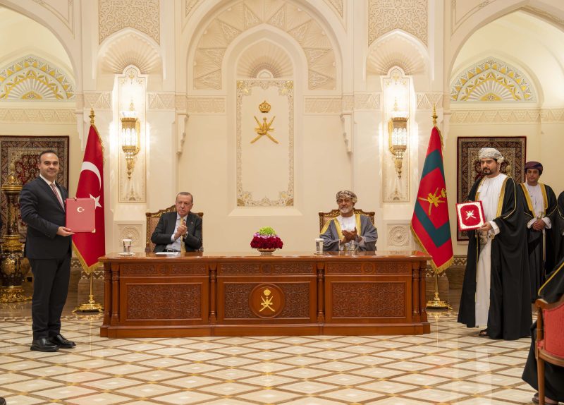 جلالةُ السُّلطان والرئيس التُّركي يشهدان التّوقيع على إعلان وبيان مُشترَكَيْن و6 اتّفاقيّات و8 مذكّرات تفاهم