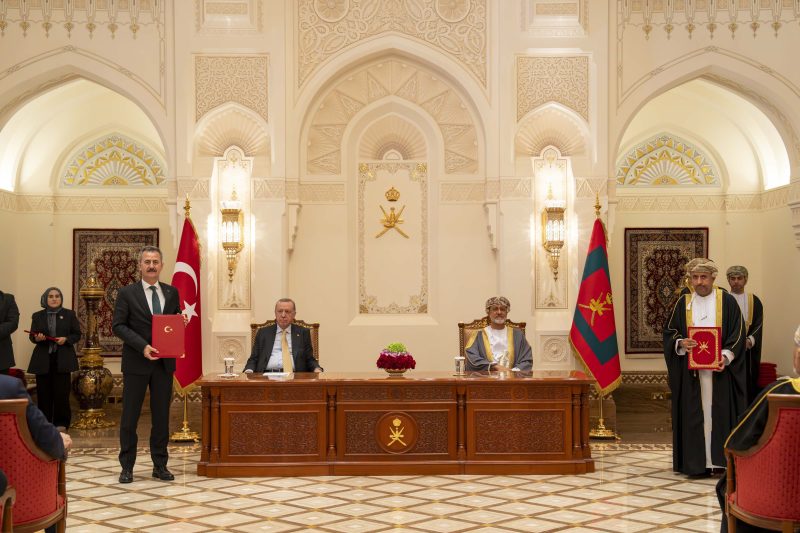 جلالةُ السُّلطان والرئيس التُّركي يشهدان التّوقيع على إعلان وبيان مُشترَكَيْن و6 اتّفاقيّات و8 مذكّرات تفاهم