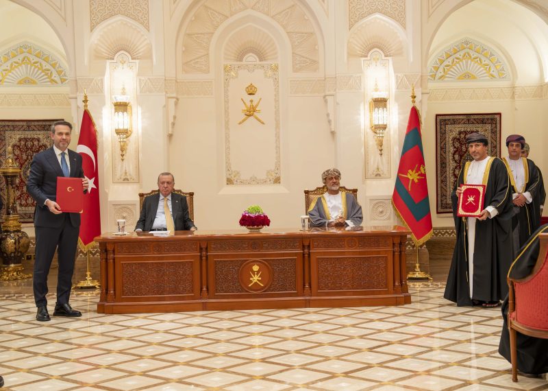 جلالةُ السُّلطان والرئيس التُّركي يشهدان التّوقيع على إعلان وبيان مُشترَكَيْن و6 اتّفاقيّات و8 مذكّرات تفاهم