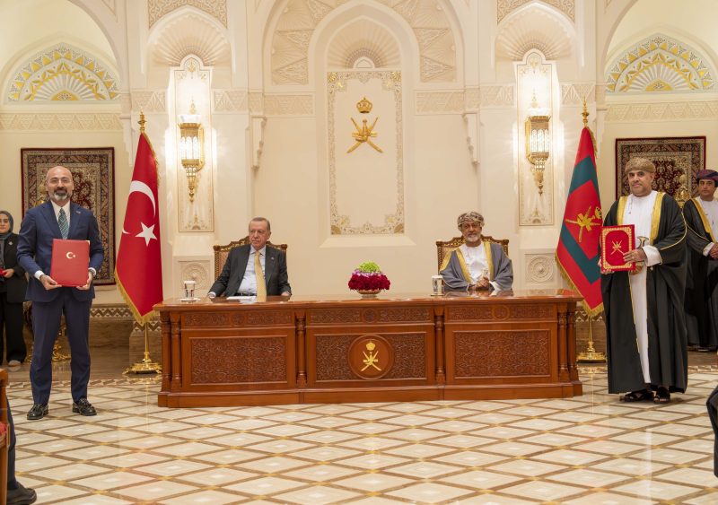جلالةُ السُّلطان والرئيس التُّركي يشهدان التّوقيع على إعلان وبيان مُشترَكَيْن و6 اتّفاقيّات و8 مذكّرات تفاهم