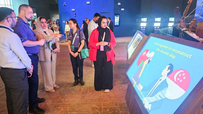 Singapore: Embassy team at the Singapore Oceanarium.