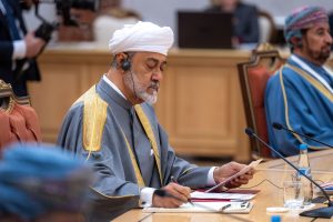 جلالةُ السُّلطان المعظّم والرئيسُ البيلاروسي يعقدان جلسةَ مباحثاتٍ رسميّةً