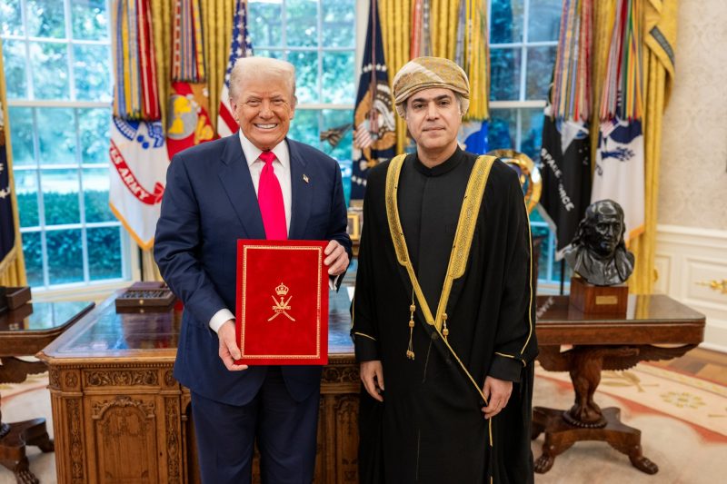 سفير سلطنة عمان في واشنطن ينقل تحيات جلالة السلطان المعظم إلى الرئيس ترامب