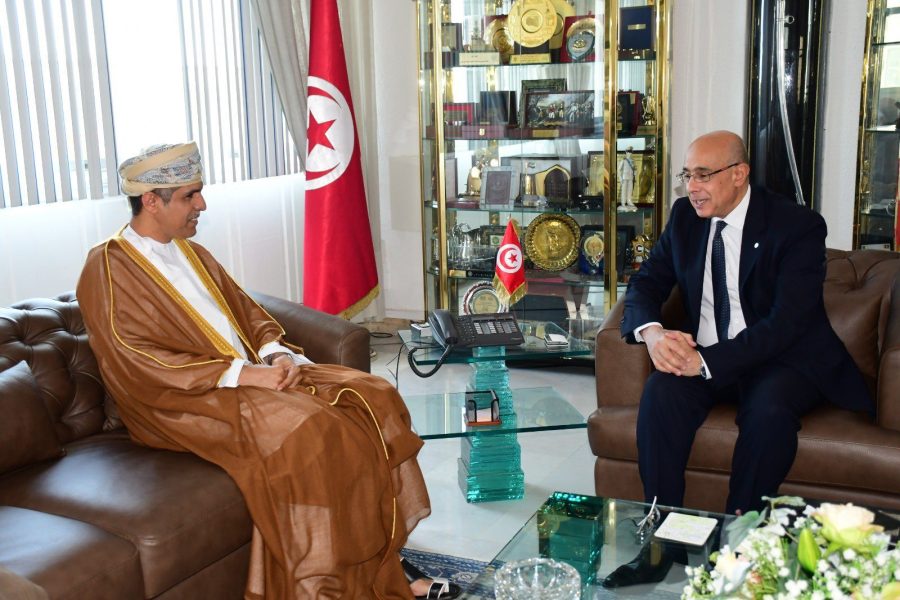 Tunisia: Defence Minister receives Oman's Ambassador Tunisia: Defence Minister receives Oman's Ambassador