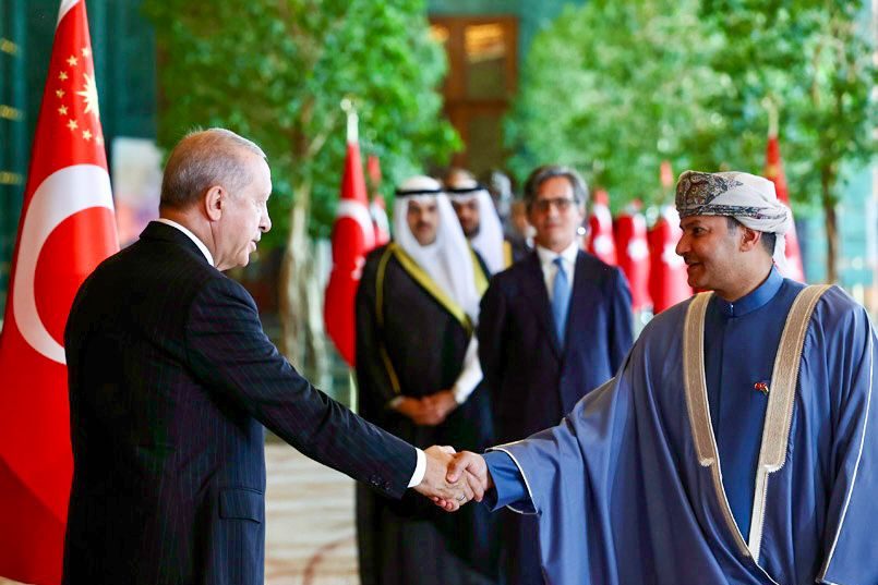 تركيا: سفير سلطنة عمان يهنئ الرئيس أردوغان بمناسبة عيد النصر تركيا: سفير سلطنة عمان يهنئ الرئيس أردوغان بمناسبة عيد النصر