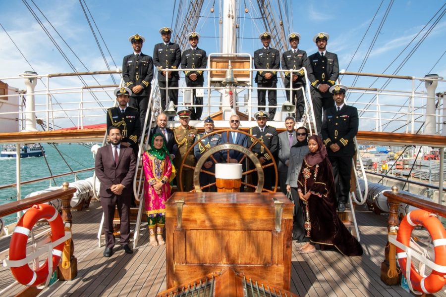 بريطانيا: سفينة “شباب عُمان الثانية” تستقبل مسؤولين رفيعي المستوى في ميناء بورتسموث بريطانيا: سفينة "شباب عُمان الثانية" تستقبل مسؤولين رفيعي المستوى في ميناء بورتسموث