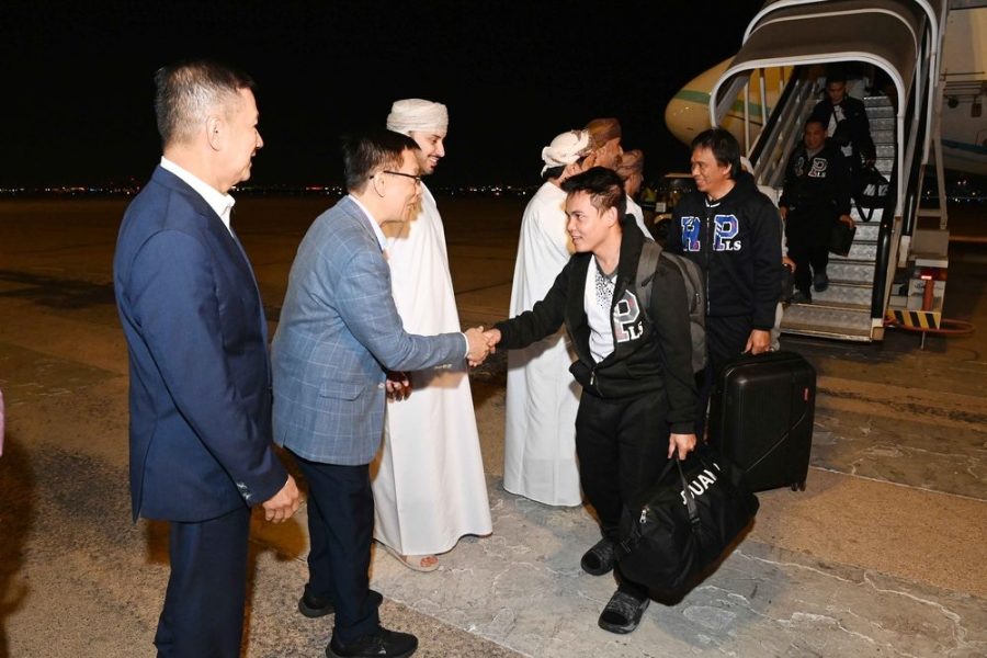 Oman secures humanitarian repatriation of Eternity C Crew from Yemen بجهودٍ عُمانية.. الإفراجُ عن طاقم السّفينة إترنيتي سي في اليمن