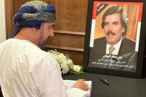 رئيس دائرة مجلس التعاون لدول الخليج العربية يقدم واجب العزاء في وفاة علي سالم البيض