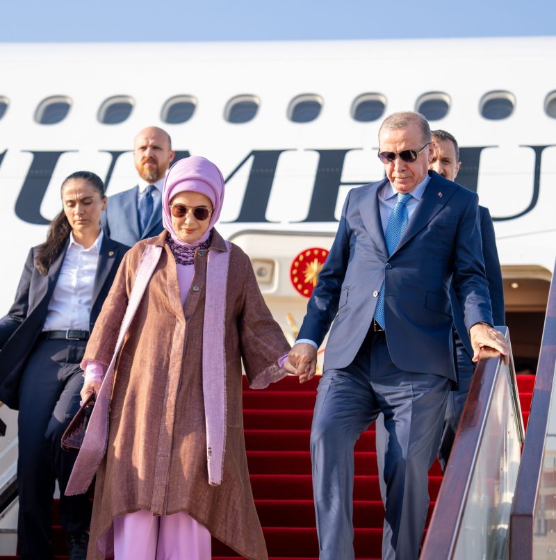 الرئيس التركي يصل إلى سلطنة عُمان