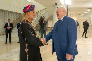الرئيسُ البيلاروسي يُقيم مأدبة عشاء رسميّةً تكريمًا لجلالةِ السُّلطان