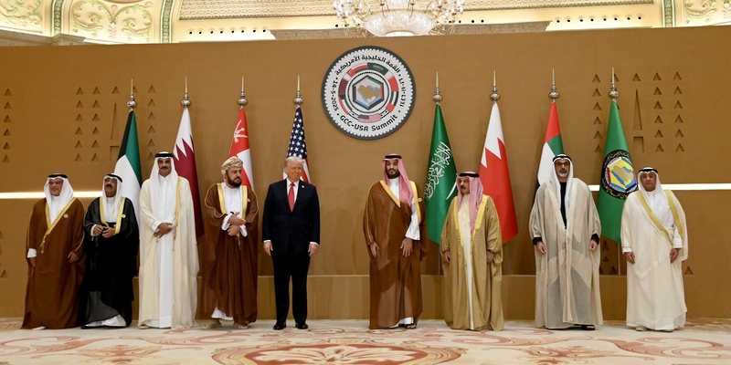 نيابةً عن جلالتِه .. سُموّ السّيد أسعد يترأس وفد سلطنة عُمان في القمّة الخليجية - الأمريكيّة في الرياض