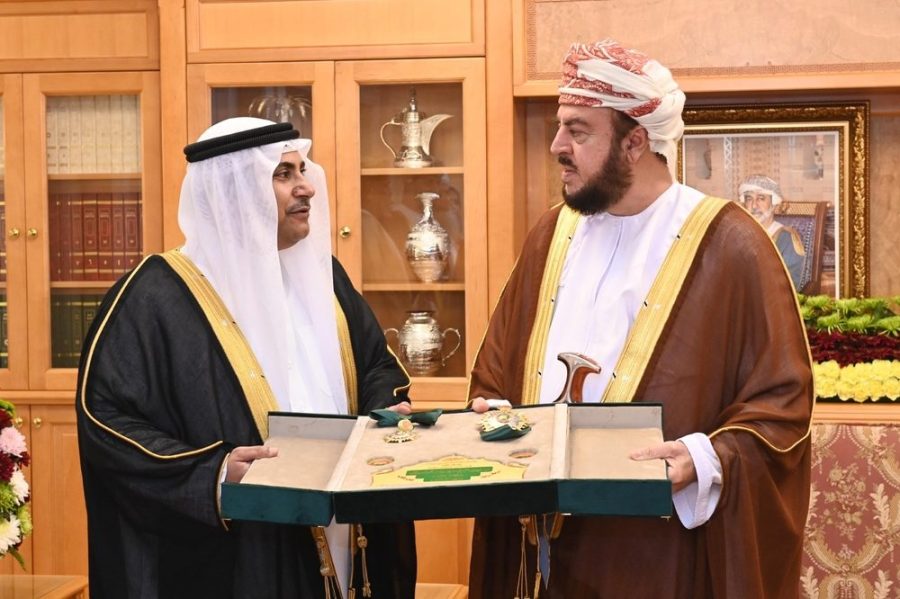 moi316509547 Arab Obstetrics Awards His Majesty the Sultan the Commander Medal in appreciation of His Majesty’s efforts in serving the causes of the Arab nation.