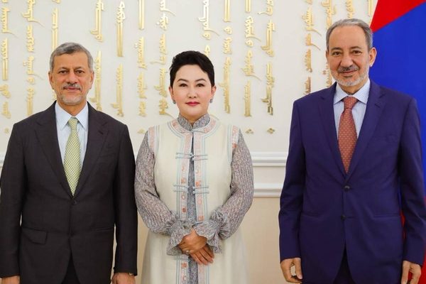 سلطنة عمان ومنغوليا تستعرضان فرص إقامة شراكات في قطاعات حيوية سلطنة عمان ومنغوليا تستعرضان فرص إقامة شراكات في قطاعات حيوية