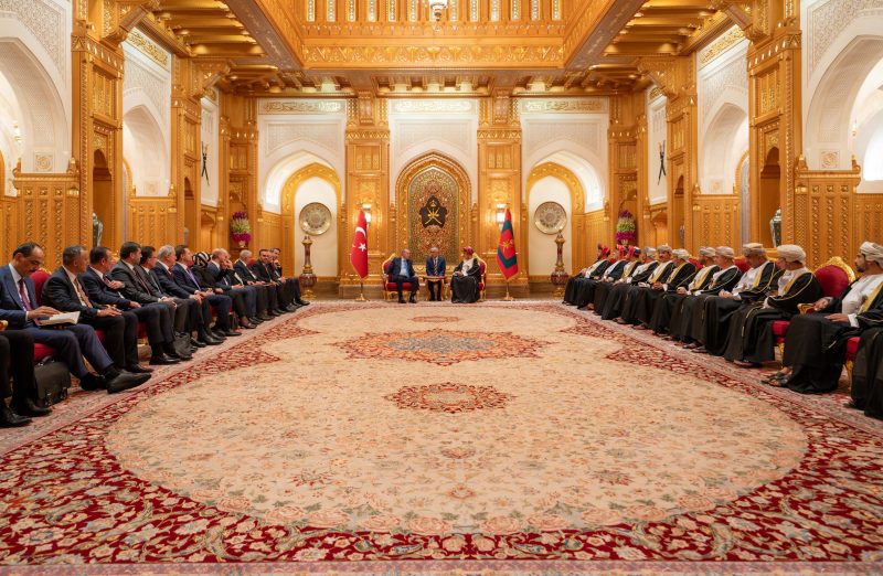 جلالةُ السُّلطان المعظّم والرئيس التركي يعقدان جلسة مباحثات