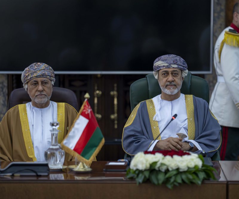 جلالةُ السُّلطان المعظّم والرئيسُ الجزائري يعقدان لقاءً ثُنائيًّا وجلسة مباحثات رسميّة