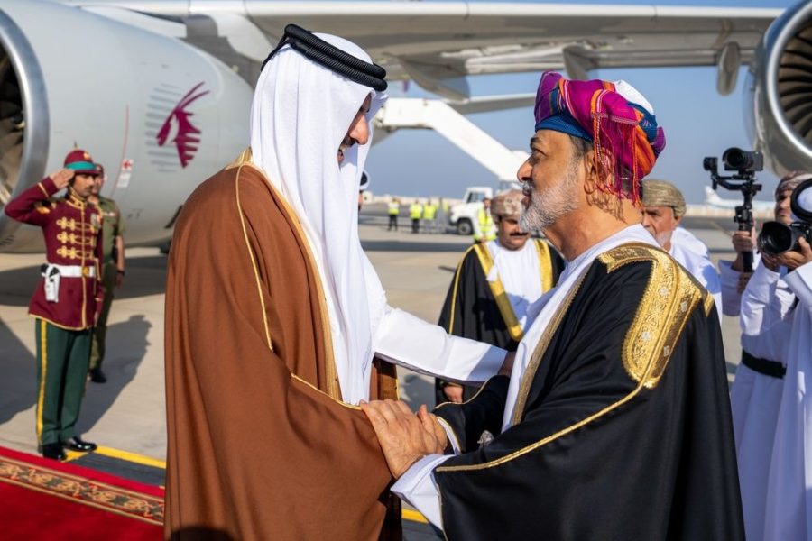 أميرُ قطر يصل إلى سلطنة عُمان أميرُ قطر يصل إلى سلطنة عُمان