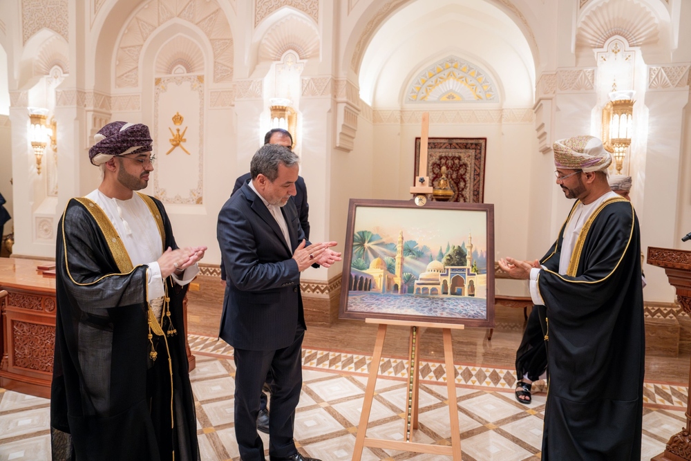 إصدار طابع بريدي مشترك بين سلطنة عُمان والجمهورية الإسلامية الإيرانية إصدار طابع بريدي مشترك بين سلطنة عُمان والجمهورية الإسلامية الإيرانية