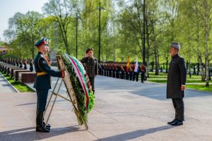 His Majesty visits the Tomb of the Unknown Soldier in Moscow