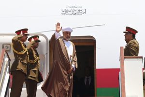 جلالة السُّلطان يغادر البلاد متوجهًا إلى الجزائر