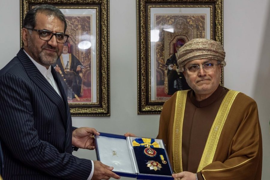 His Majesty the Sultan awards the Al-Numan Order, First Class, to the former Iranian ambassador His Majesty the Sultan awards medal to the former Iranian ambassador