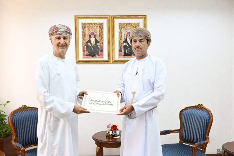 The head of the Protocol Department hands over the consular leave to the Peruvian consul Protocol Head hands over the consular leave to the Peruvian honorary consul