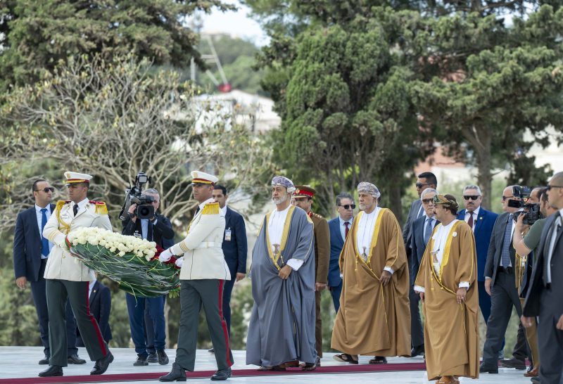 ورافق جلالةَ السُّلطان المعظم خلال الزيارة الوفد الرّسميّ المرافق لجلالتِه.