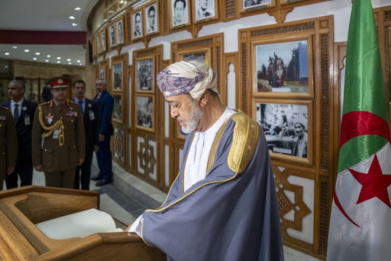 ورافق جلالةَ السُّلطان المعظم خلال الزيارة الوفد الرّسميّ المرافق لجلالتِه.