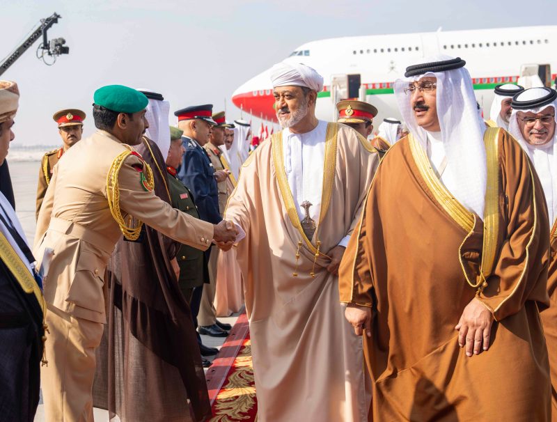 جلالة السُّلطان المعظم يصل إلى مملكة البحرين.