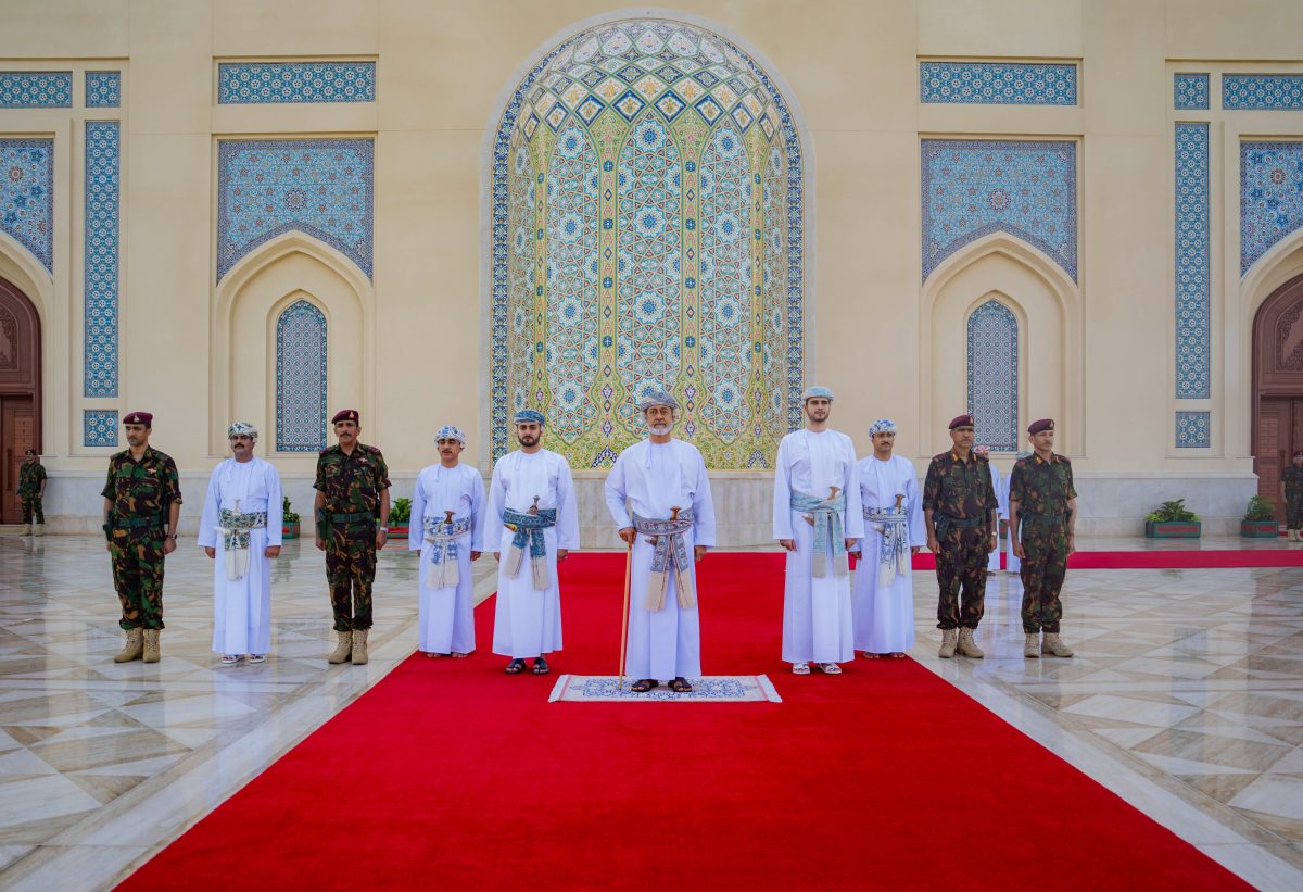 جلالةُ السُّلطان المعظّم يؤدّي صلاة عيد الأضحى المبارك بولاية صُحار