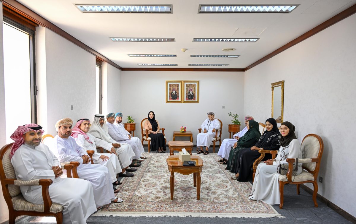 سعادة الشيخ وكيل وزارة الخارجية للشؤون السياسية يستقبل رئيسة جمعية الصداقة العُمانية البحرينية