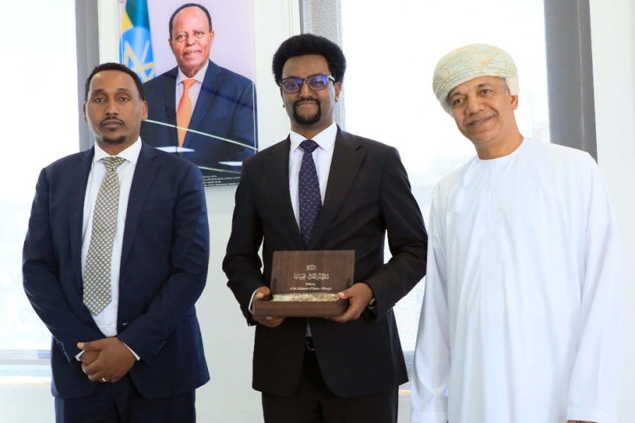 رئيس البعثة يلتقي برئيس هيئة الاستثمار الاثيوبية رئيس البعثة يلتقي برئيس هيئة الاستثمار الاثيوبية