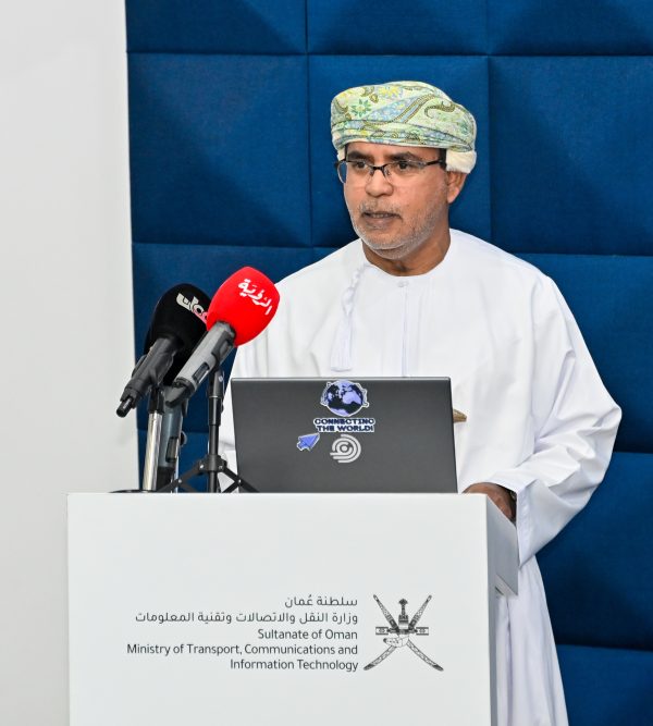 سلطنة عُمان توقع اتفاقية تصميم وتصنيع وإطلاق أول قمر اصطناعي عُماني