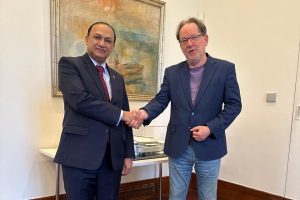 معالي وزير الدولة ورئيس متحف الفنون التشكيلية يستقبل سعادة السفير