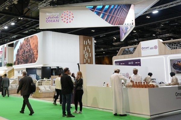 وزارة التراث والسياحة تعزز الشراكات السياحية في سوق السفر العالمي بلندن