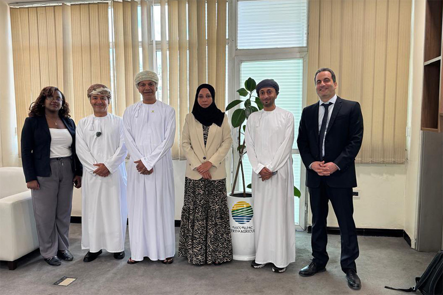 وفد من شركة أو كيو للتجارة